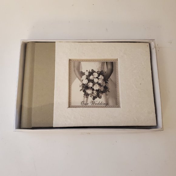 OUR WEDDING HANDMADE PAPER PHOTO ALBUM - Picture 5 of 6